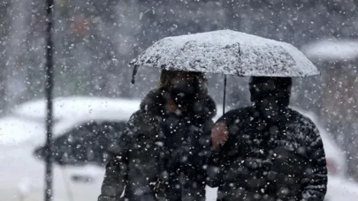 Erzurum'da Bahar Beklenirken Kış Geri Döndü: Palandöken Beyaza Büründü