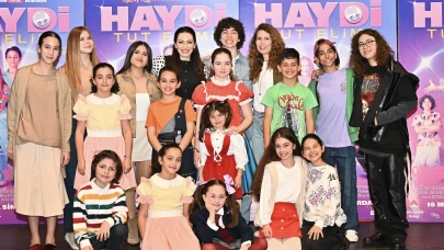 Sahne Arkasında Renkli Buluşma: Güldüy Güldüy ve Film Ekibi Bir Arada!