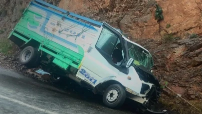 Hakkari-Şırnak Yolunda Can Pazarı! Yağmur Kazayı Getirdi: 1 Ölü