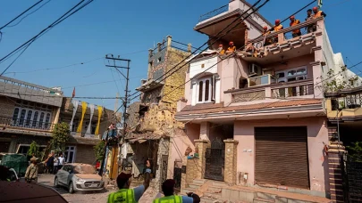 Güney Asya'da Gerilim Tırmanıyor: Pakistan-Hindistan Arasında Karşılıklı Füze Saldırıları