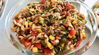 Bu Salata Yazın Favorisi Olacak! Arpa Şehriyenin En Lezzetli Hali