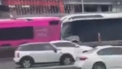 İstanbul Beylikdüzü'nde ki Metrobüs Kazası Videosu!