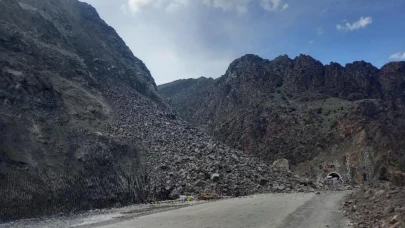 Artvin'de Heyelan Faciası Ucuz Atlatıldı! 20 Haneye Ulaşım Kesildi, Yeni Riskler Kapıda Mı?