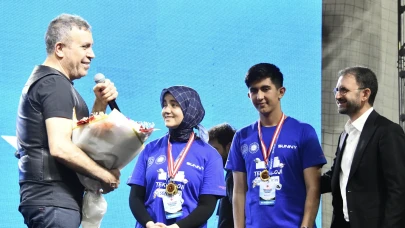 Türkiye'nin Yarınlarına Umut Olan Gençler Ağrı’da Buluştu: Haluk Levent'ten Duygusal Sözler