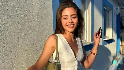 Sıla Türkoğlu Cannes Sokaklarında Göz Kamaştırdı! Kombini ve Çorapları Sosyal Medyada Olay Oldu