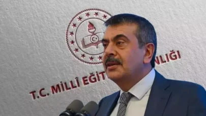 Yeni Müfredatla Şok Değişiklik: Ders Saatleri Azalıyor, Dijital Eğitim Artıyor!