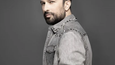 Tarkan Yazı Alevlendirdi: "Dönmüyor Giden" Dinleyeni Yakıyor!