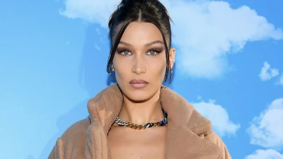Bella Hadid Filistin'li Hayranına Sarılarak Gözyaşlarını Sildi