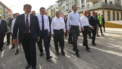 Deprem bölgesinde rekor hız! Bakan Kurum: “Dünyaya örnek oluyoruz”