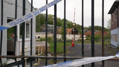 İngiltere'de sanayi alanındaki yangın sonrası 14 çocuk gözaltına alındı