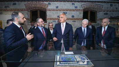 Hac hatıraları minyatürlerde can buldu: Bakan Ersoy’dan anlamlı açılış