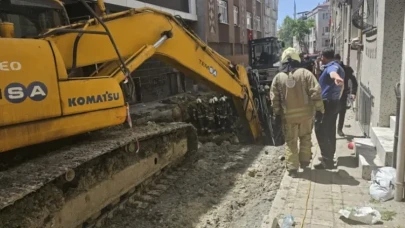 Bayrampaşa’da Yol Çöktü: 1 İşçi Göçük Altında