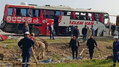 Van’da Yolcu Otobüsü Devrildi: 28 Yaralı! Olay Yerine Ekipler Akın Etti
