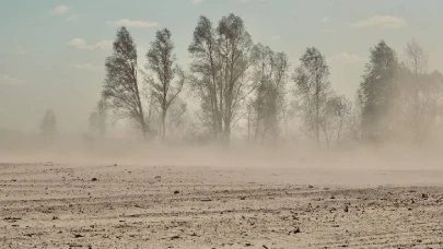 Ortadoğu'da Kum Fırtınası Felaketi! Göz Gözü Görmüyor, Uyarılar Peş Peşe