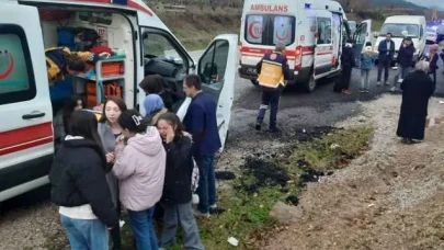 Hakkari’de Öğrenci Servisi Kaza Yaptı: 14 Yaralı