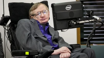 Stephen Hawking'in Yanağındaki Cihaz: Sessizdi, Ama Her Şeyi Söyledi