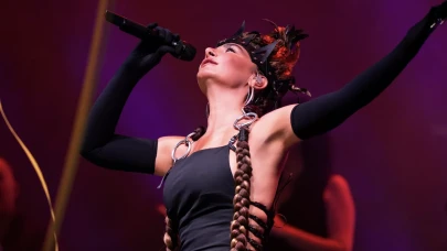 Sıla’dan Masalsı Gece: Rapunzel Saçlarıyla Sahneye Damga Vurdu