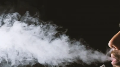 Elektronik sigara tehlikesi: 17 yaşındaki genç ölümcül hastalığa yakalandı