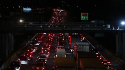 Kurban Bayramı Tatili Başladı, Yollar Kilitlendi!