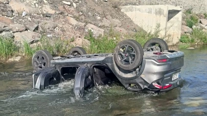 Dereye uçan otomobilde bayram hüzne dönüştü: 3 kişi hayatını kaybetti