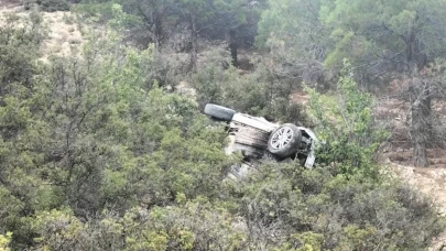 Adana’da keci kaza: Araç uçuruma yuvarlandı