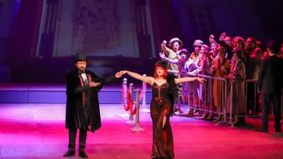 Türkiye’de Bir İlk: Samsun’da Sahnede Gerçek Yağmurla “Singin’ in the Rain” Büyüledi
