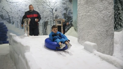 Antalya sıcaklarında buz gibi deneyim: Tatilcilerin yeni gözdesi Kar Dünyası ve Buz Müzesi