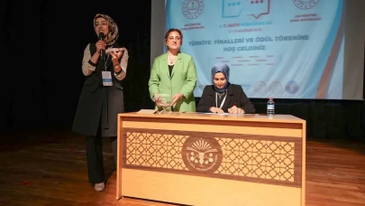 11 dilde münazara finali başladı: Gençler sahneye çıkıyor!