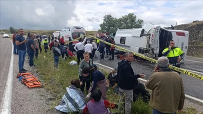 Yozgat’ta feci kaza! Cenaze dönüşü midibüs devrildi: 2 ölü, 15 yaralı