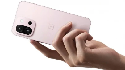 Küçük ama dev! OnePlus 13s tanıtıldı: Galaxy S25 Ultra ve iPhone 16 Pro Max’e meydan okuyor