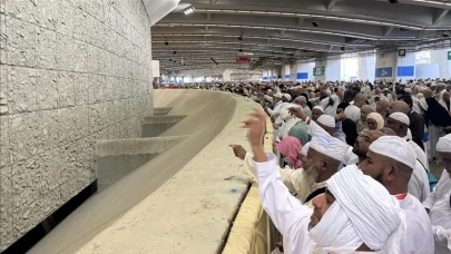 Cemerat’ta Yoğunluk: Hacılar Taşlamaya Devam Ediyor