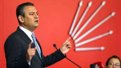 Özgür Özel'den 'Kurultay Davası' ertelenmesine sert tepki: Bu bir siyasi engelleme!