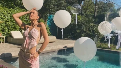 Demet Özdemir’den havuz başında olay poz!