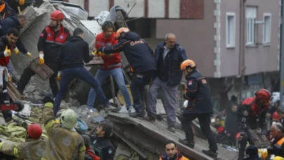 Bir anda her yer yıkıldı: Deprem sandılar!