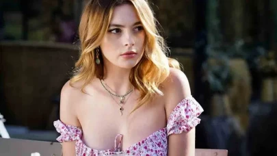 Melis Sezen’in Çiçek Desenli Mini Elbisesiyle Bayram Pozları Sosyal Medyayı Salladı!