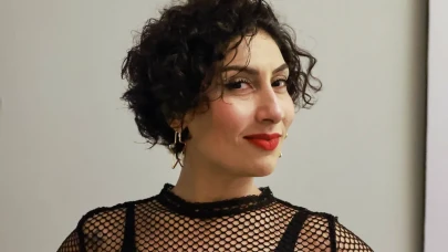 Burcu Kısakürek Salon İKSV Sahnesinde Fırtına Gibi Esti!