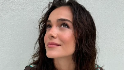 Bornozla bile göz kamaştırdı: Hafsanur’dan cesur pozlar