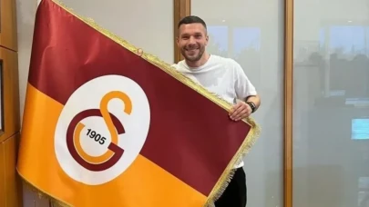 Podolski'den "Cimbom" Mesajı: Leroy Sane paylaşımı dikkat çekti!