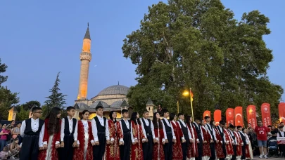 Halk oyunları coşkusu Karaman sokaklarında