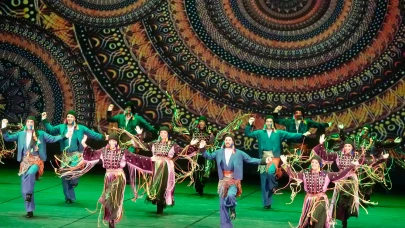 İstanbul Maarif Orkestrası ve Halk Dansları Topluluğu AKM’de büyüledi