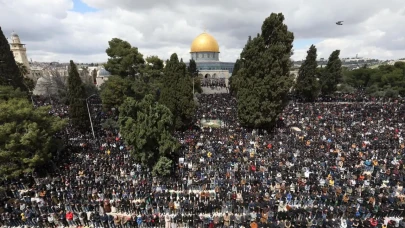 Türkiye’de Bugün, Asya ve Afrika’da Yarın Bayram
