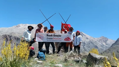 Kırşehirli dağcılardan Aladağlar'da eğitim ve zirve tırmanışı