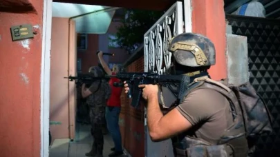 Antalya'da şafak operasyonu: Cephanelik gibi evlerden 10 gözaltı!