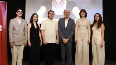 Parlayan Yıldızlar Sahnesinde Unutulmaz Gece: Ödüller Sahiplerini Buldu