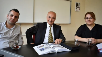 Öğrencileriyle aynı okulda çalışan öğretmen: 37 yıllık vefa