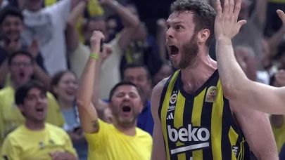 Tribünler ayakta kupa Kadıköy’de! Fenerbahçe Beko şampiyon