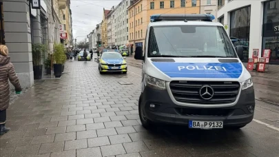 Almanya’da Korkunç Anlar: Araç Kaldırıma Daldı, 5 Yaralı!