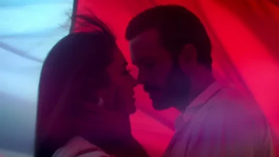 Hande Erçel ve Barış Arduç’tan unutulmaz bir aşk hikayesi!