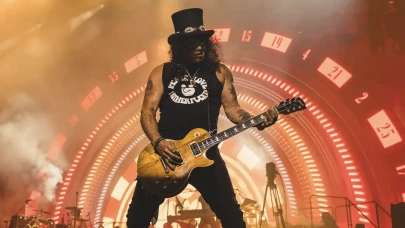Binlerce Kişi Aynı Anda Ağladı! Guns N’ Roses’tan Duygulandıran Saygı Duruşu
