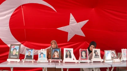 Diyarbakır anneleri Kurban Bayramı’nda evlat nöbetinde: Umutla kavuşmayı bekliyor